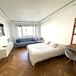 Le Chalgrin , Paris France