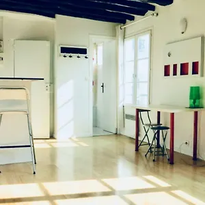 Cosy 25 Sqm In Heart Of , Paris France